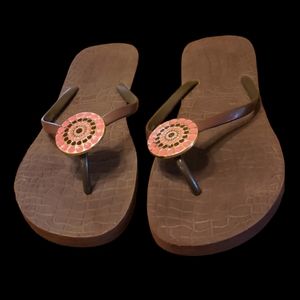 Lindsay Phillips Brown Flip Flops Size 9